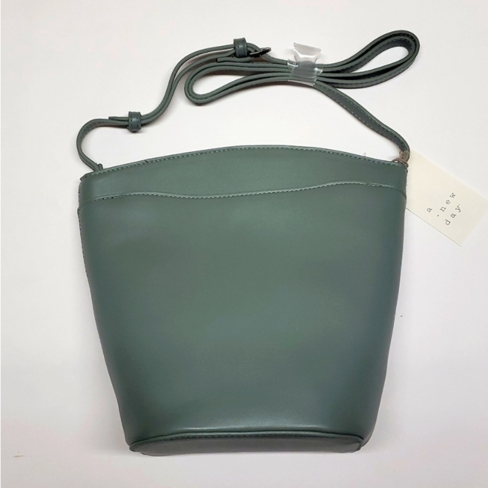NEW! A New Day Green Zipper Bucket Purse with adjustable Strap.